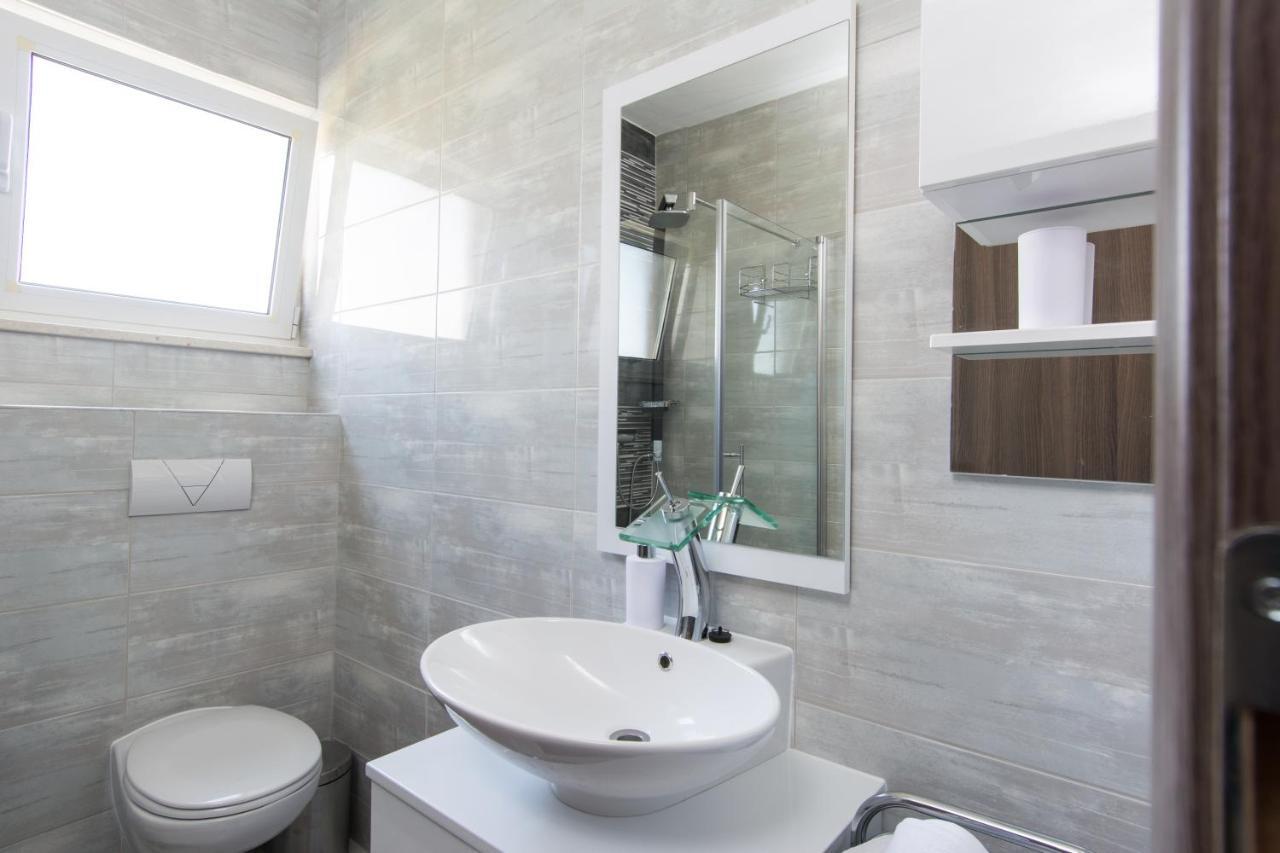 Lux Apartman S Pogledom Na More تروغير المظهر الخارجي الصورة