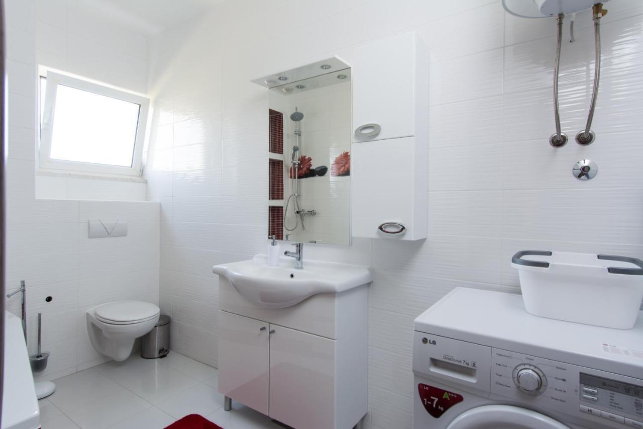 Lux Apartman S Pogledom Na More تروغير المظهر الخارجي الصورة